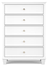 Fortman - White - Five Drawer Chest