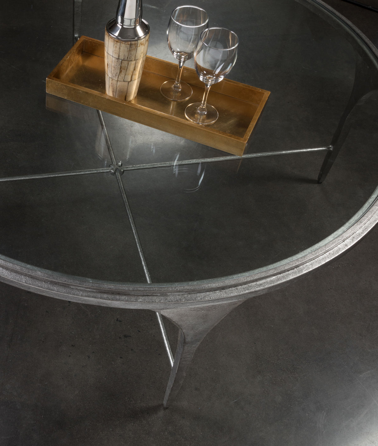 Signature Designs - Porto Round Cocktail Table