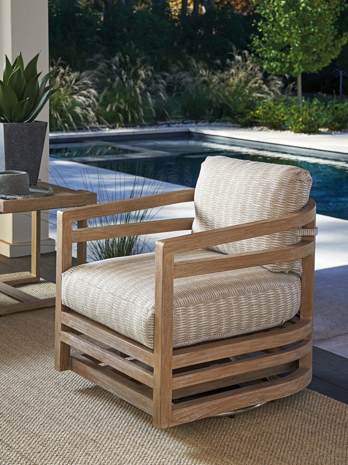 Stillwater Cove - Swivel Lounge Chair